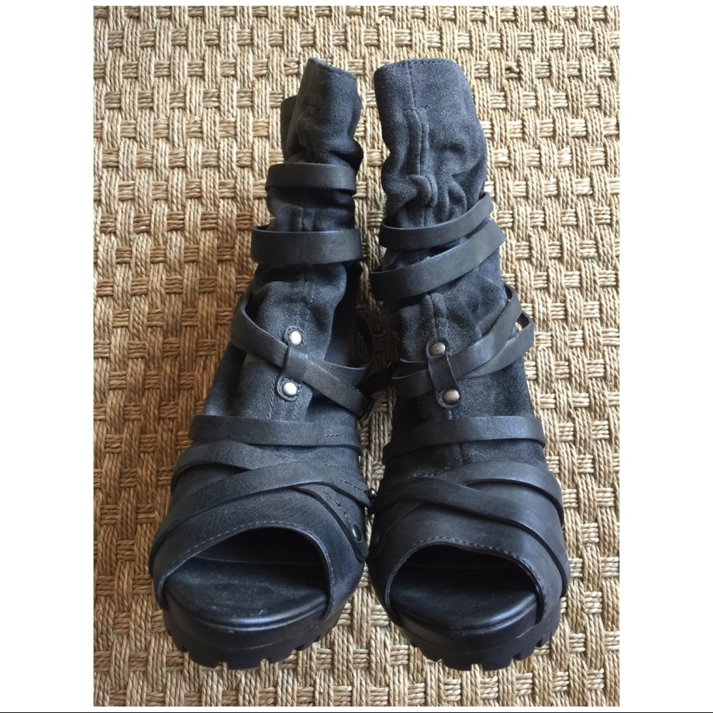 Gunmetal Peep-toe heeled boots👠 - Picture 3 of 5